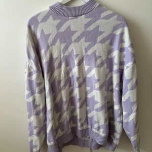 Stickad tröja med coolt mönster ifrån Asos - Stickad tröja med coolt mönster ifrån Asos stl M, bra skick 