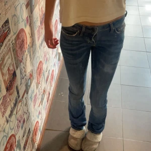 Crocker jeans  - Säljer dessa jätte lågmidjade crocker jeans. Dem är nästan som nya. Nypris är 799 men jag säljer för 450 då dem är som nya❤️