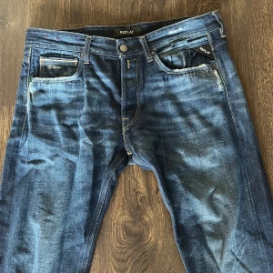 Replay jeans - Tja säljer dessa tvärfeta jeans från replay! Srlk 34 men passar 33 också. Modellen är ronas. Nypris 1400kr mitt pris 399!