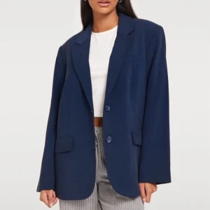 marinblå kavaj - marinblå kavaj från ginatricot i storlek M