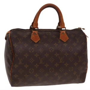 Louis Vuitton Speedy 30 - Louis Vuitton Speedy 30. Ett måste i väskkollektionen! Bra storlek för både vardagsbruk och resor. Perfekt att använda som skol-/arbetsväska. Speedy ger en touch av lyx och stil till varje outfit.