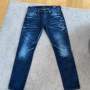 Riktigt feta och eftertraktade Replay Jeans i mörkblå | Storlek: 32W 32L | Skick: 10/10 | Nypris: 1999kr