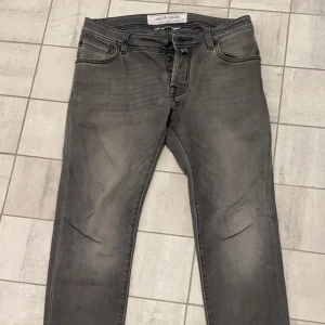 Jacob Cohën jeans.  - Säljer dessa feta Jacob Cohën jeans. Inga defekter på jeansen så 9/10 skick. Nypris är 5000 kr. 