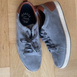 Sneakers från Iguassu - Stilrena sneakers från Iguassu knappt använda 