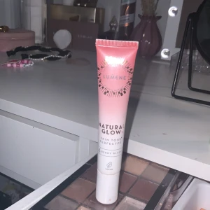 Lumene natural Glow skin tone perfector  - Färg - berry blush 4. Vegansk. Kommer inte till användning 🤞🏼🥰