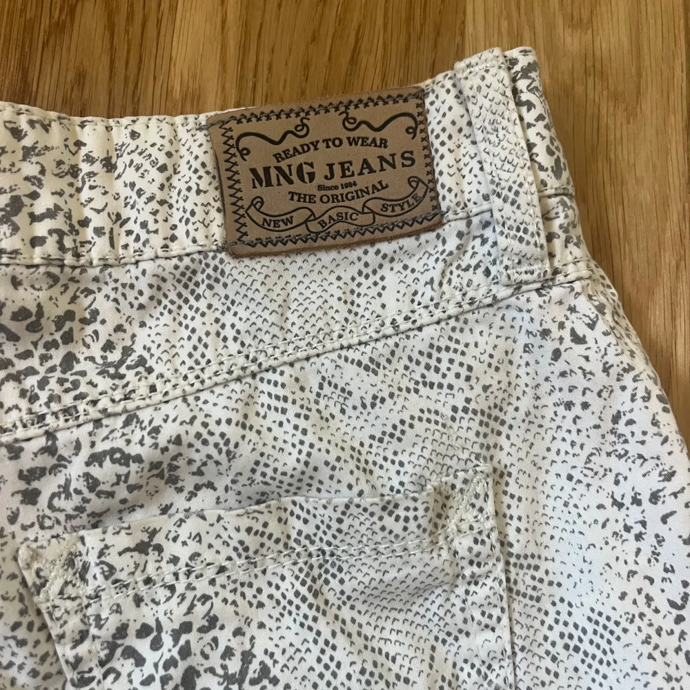 Säljer dessa lågmidjade leopard shorts i bra skick utan några defekter 💕. Shorts.