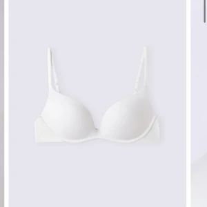 Pushup bh Intimissimi - Reggiseno push-up Gioia intimissimi. I färgen vit. Storlek 70B. Säljer då jag råka beställa 2 likadana. Inte använd bara testad. Pris kan diskuteras!💕