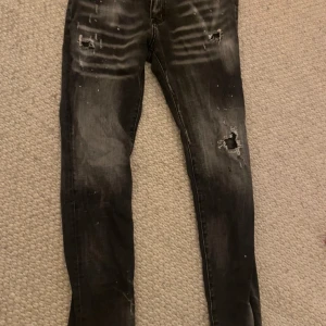 Dsquared2 - 10/10 sick aldrig använda  Skriv vid frågor eller intresse 