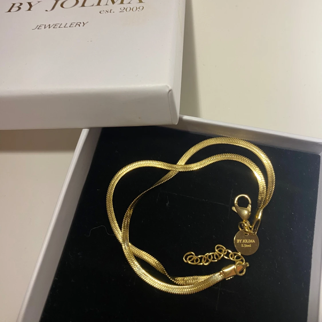 By Jolima Armand i guld - 90