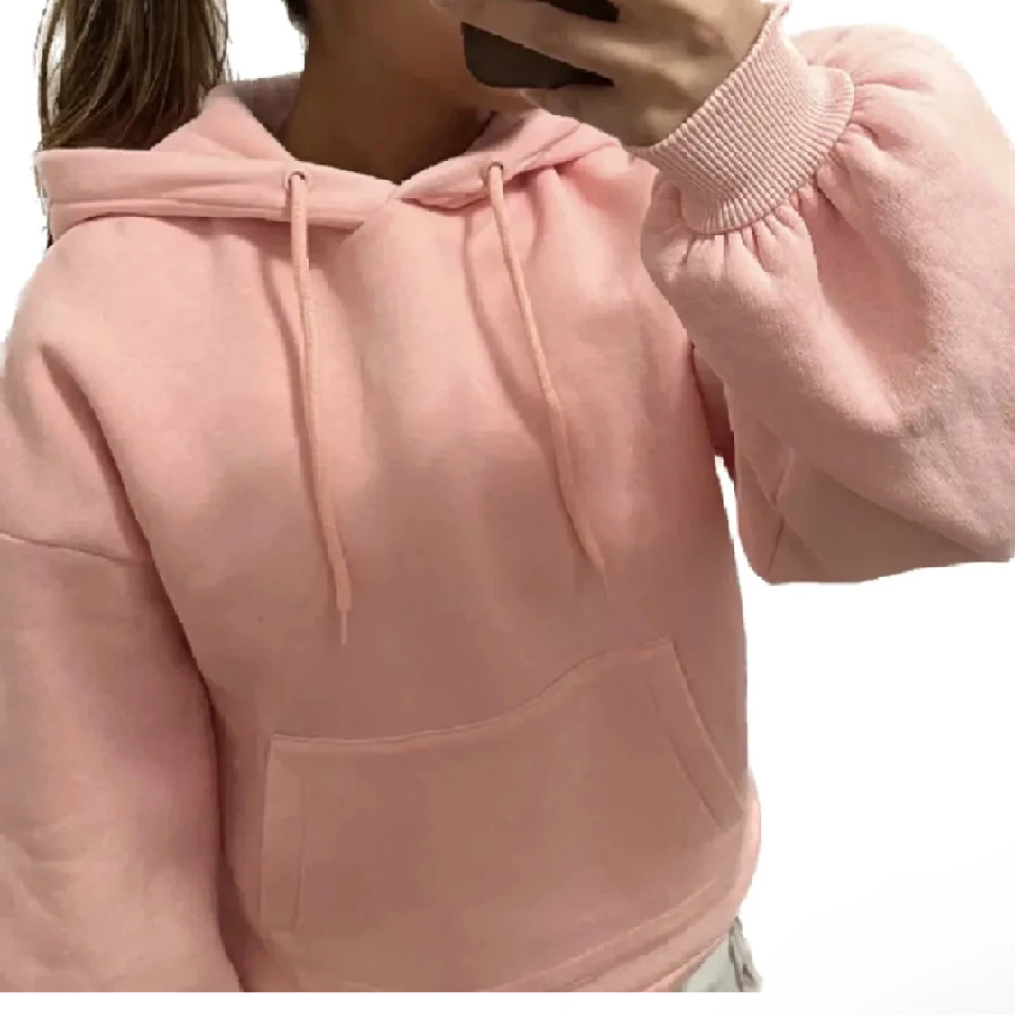 Rosa hoodie med puffiga ärmar