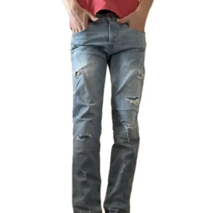 Jeans  - Säljer dessa skit snygga jeans som ja köpte i london då de inte kommer till användning. Skick 10/10 Nypris 500 Mitt pris 200