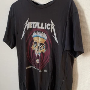 Metallica tröja  - Välanvänd Metallica tröja  strl M 