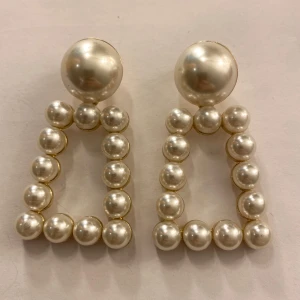 Örhängen  - Örhängen från Ur och Penn.