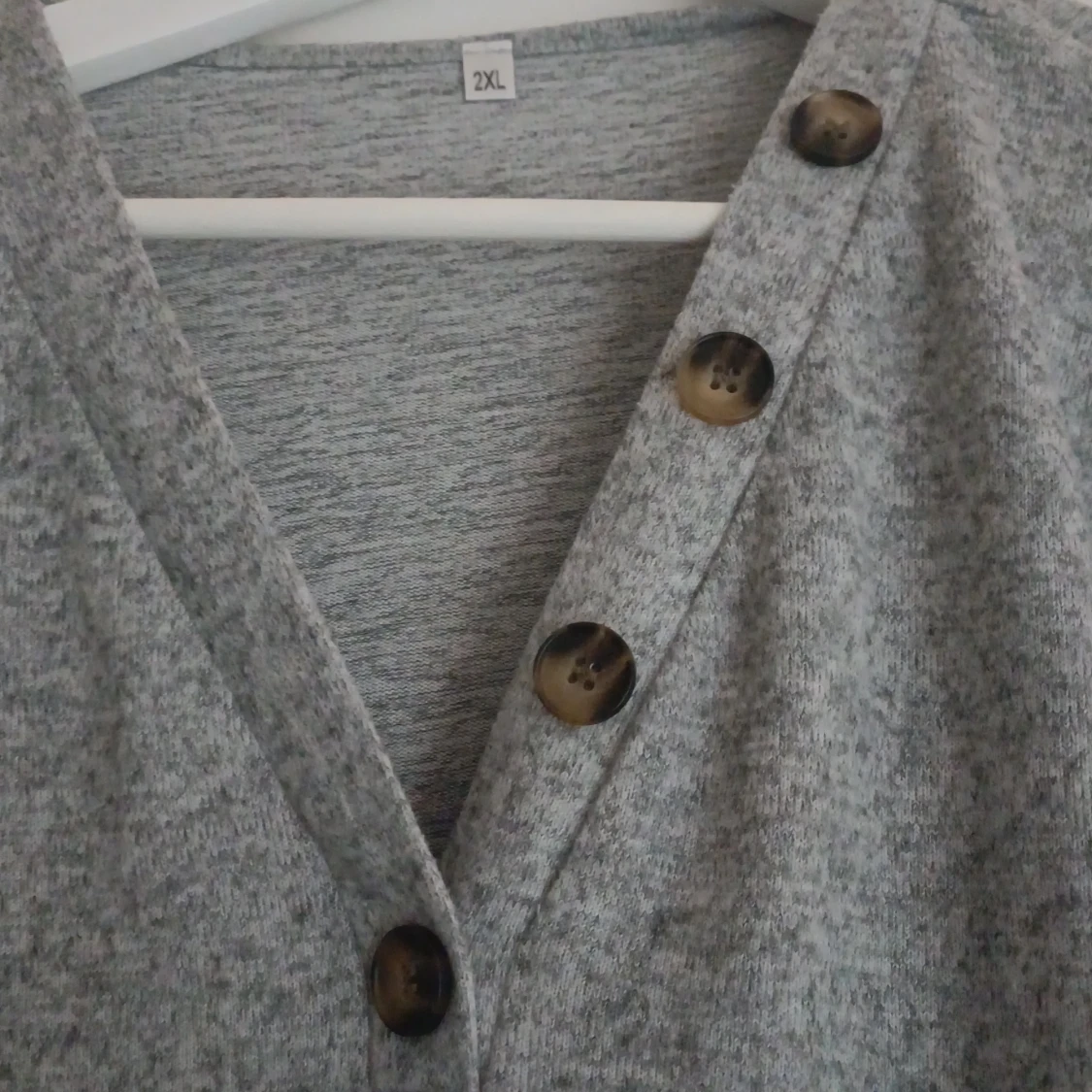 Grå tröja med knappar - 90