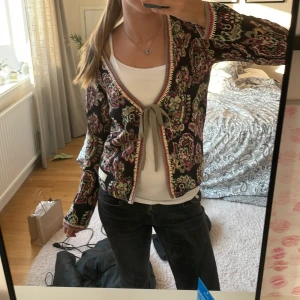 Kofta - Jätte fin kofta perfekt till hösten köpt för ungefär 600 säljs inte längre