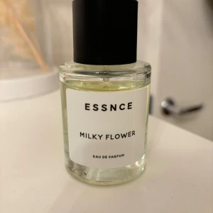 Essnce Milky Flower - Essnce Milky Flower   Se bild för mängd kvar 