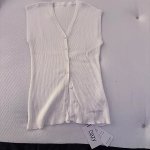 Stickad topp - Lappen kvar aldrig använd