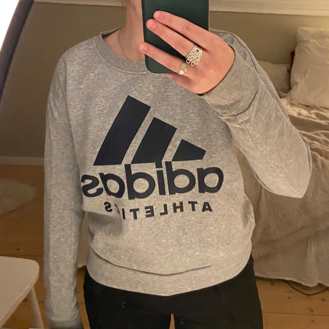 Grå sweatshirt från Adidas