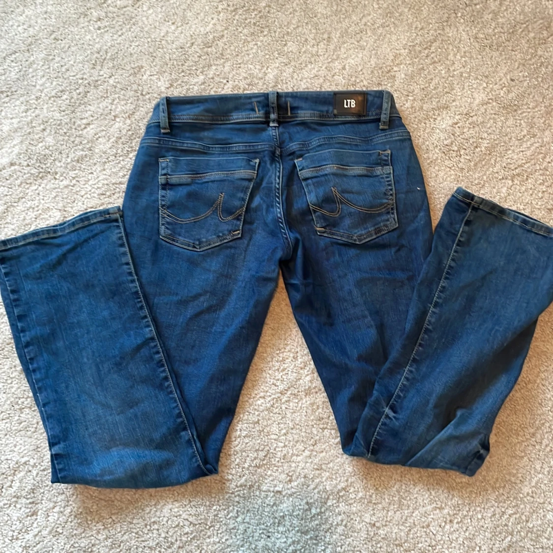 Blå bootcut jeans från LTB - 93