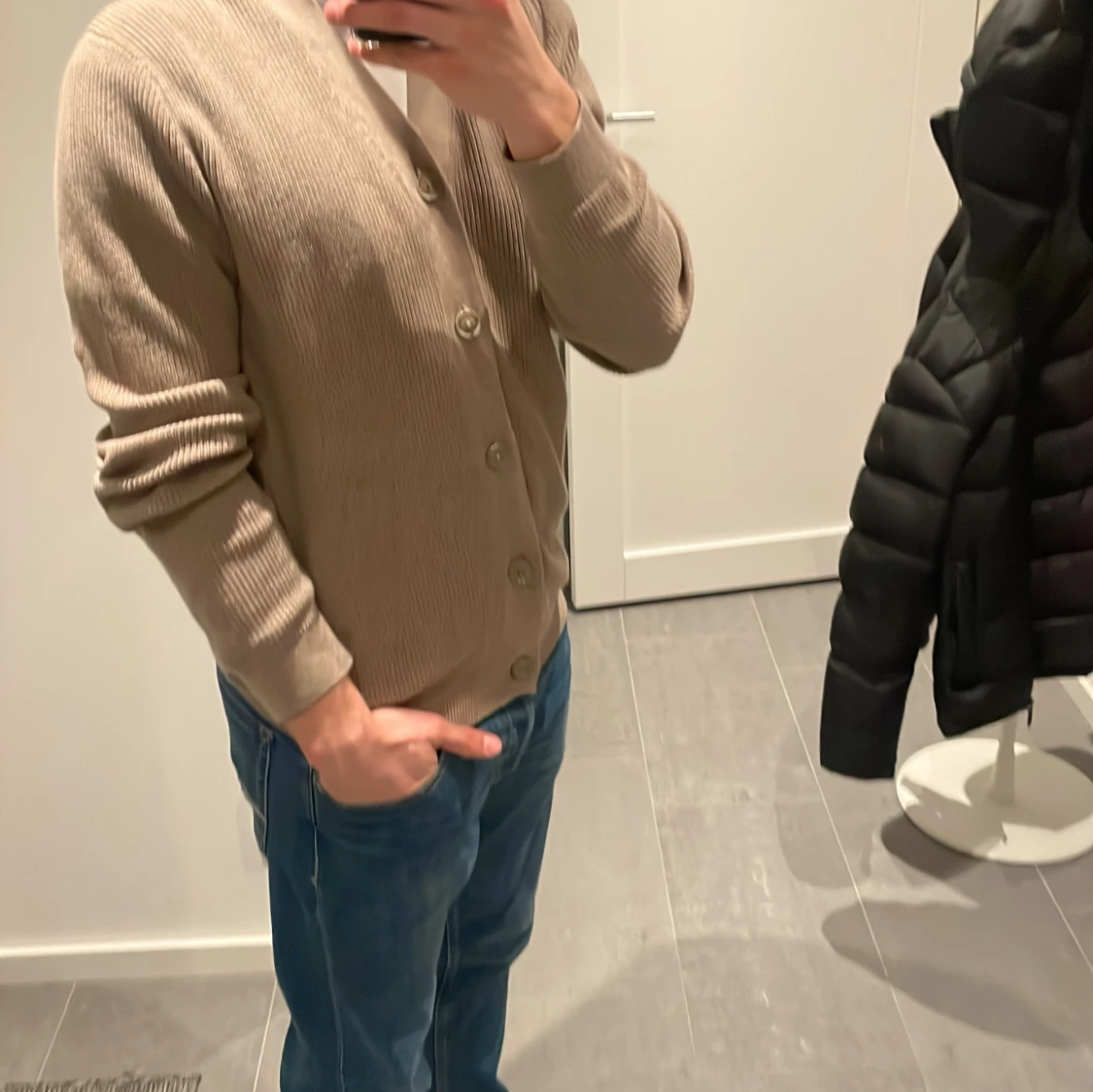 Beige kofta från Dressmann - 1