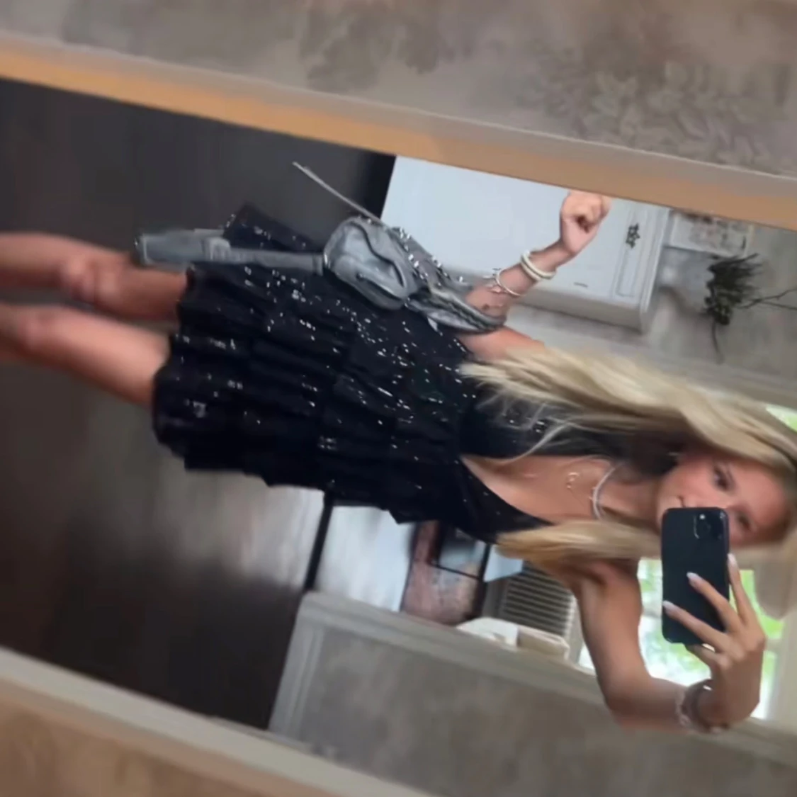 Svart glittrig klänning - 90