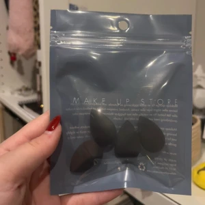 Beauty blenders - Mini beautyblenders helt nya.  Säljer då jag har ett par likadana som är väldigt sköna å smidiga 💗