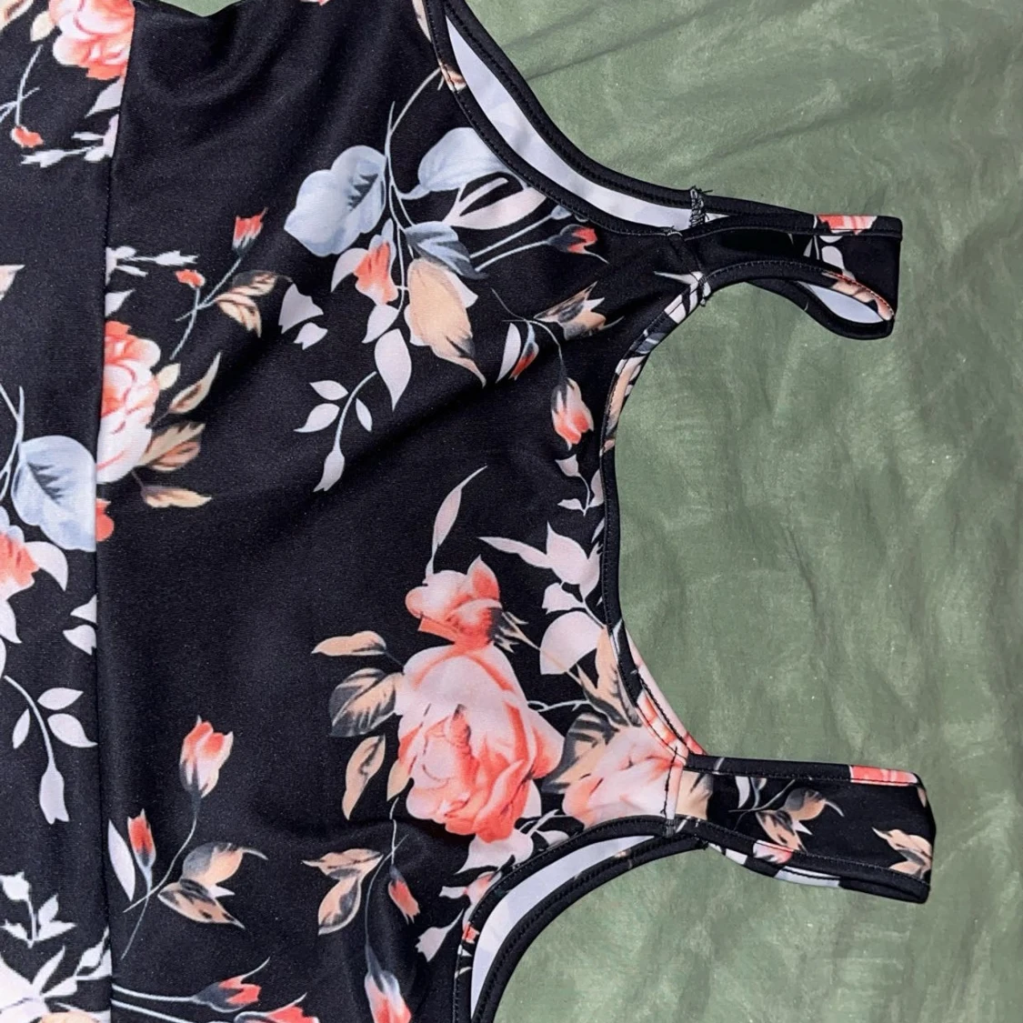 Svart blommig klänning  - 91