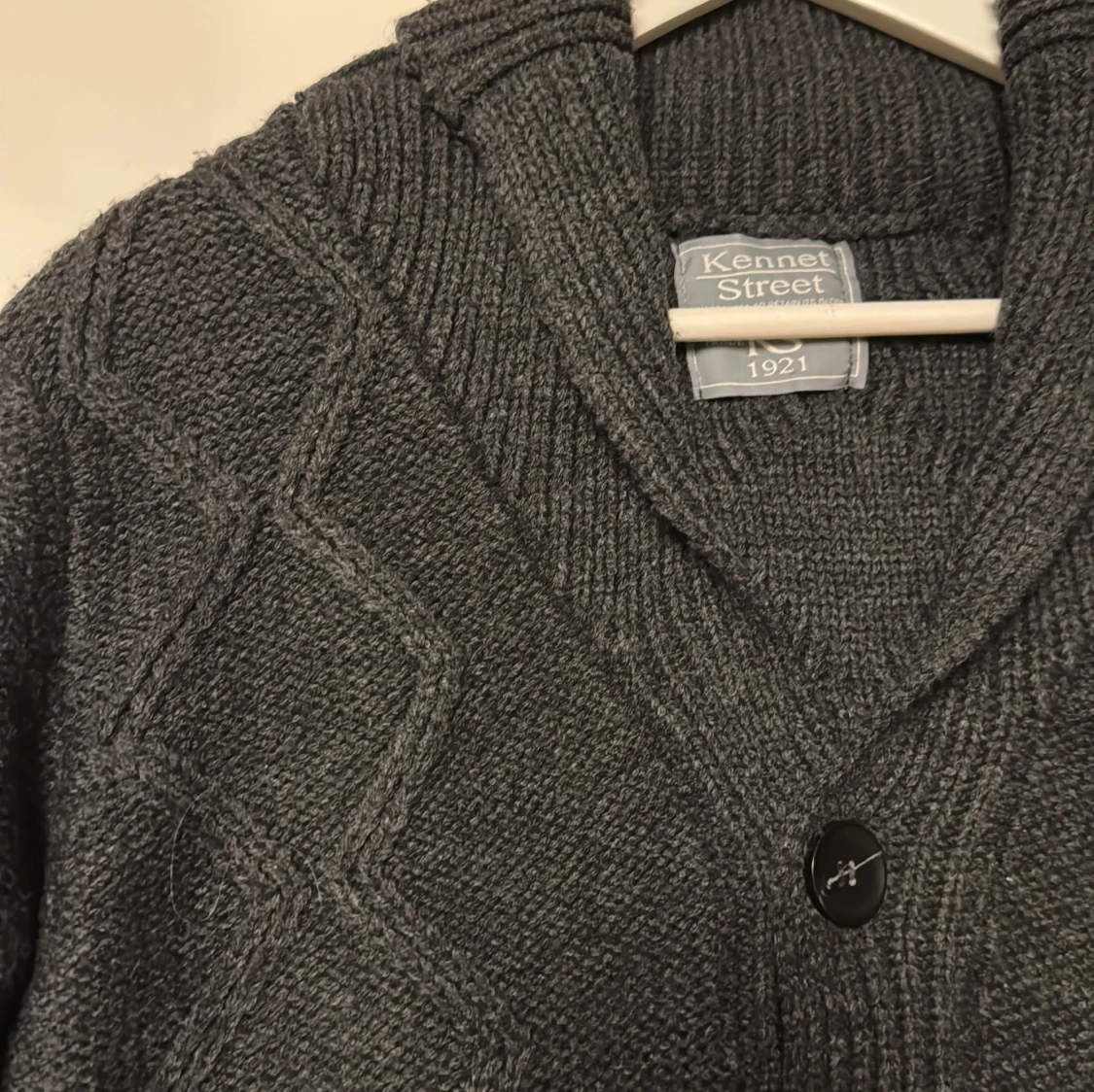 Mörkgrå stickad cardigan - 90