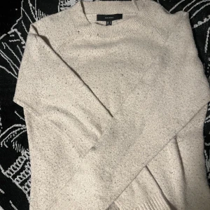 Vero moda tröja  - Säljer en stickad Vero Moda tröja i beige färg 
