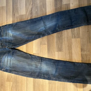 Crocker jeans - Jag säljer dessa snygga crocker jeans i storleken 27/32. Passformen är slim fit och modellen heter 310