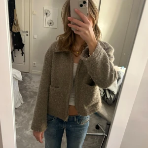 Beige/brun jacka från Massimo dutti - Beige/brun jacka fårn Massimo Dutti💕storlek xs💕