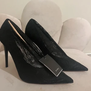 Zara pumps  - Svarta Zara pumps med lappen kvar. Storlek 37 🩷