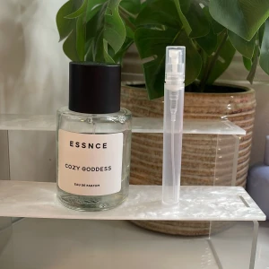 Cozy Goddess 5ml‼️ - 5ml splitt Cozy Goddess från essnce, obs inte hela flaskan utan 5 ml sprej 