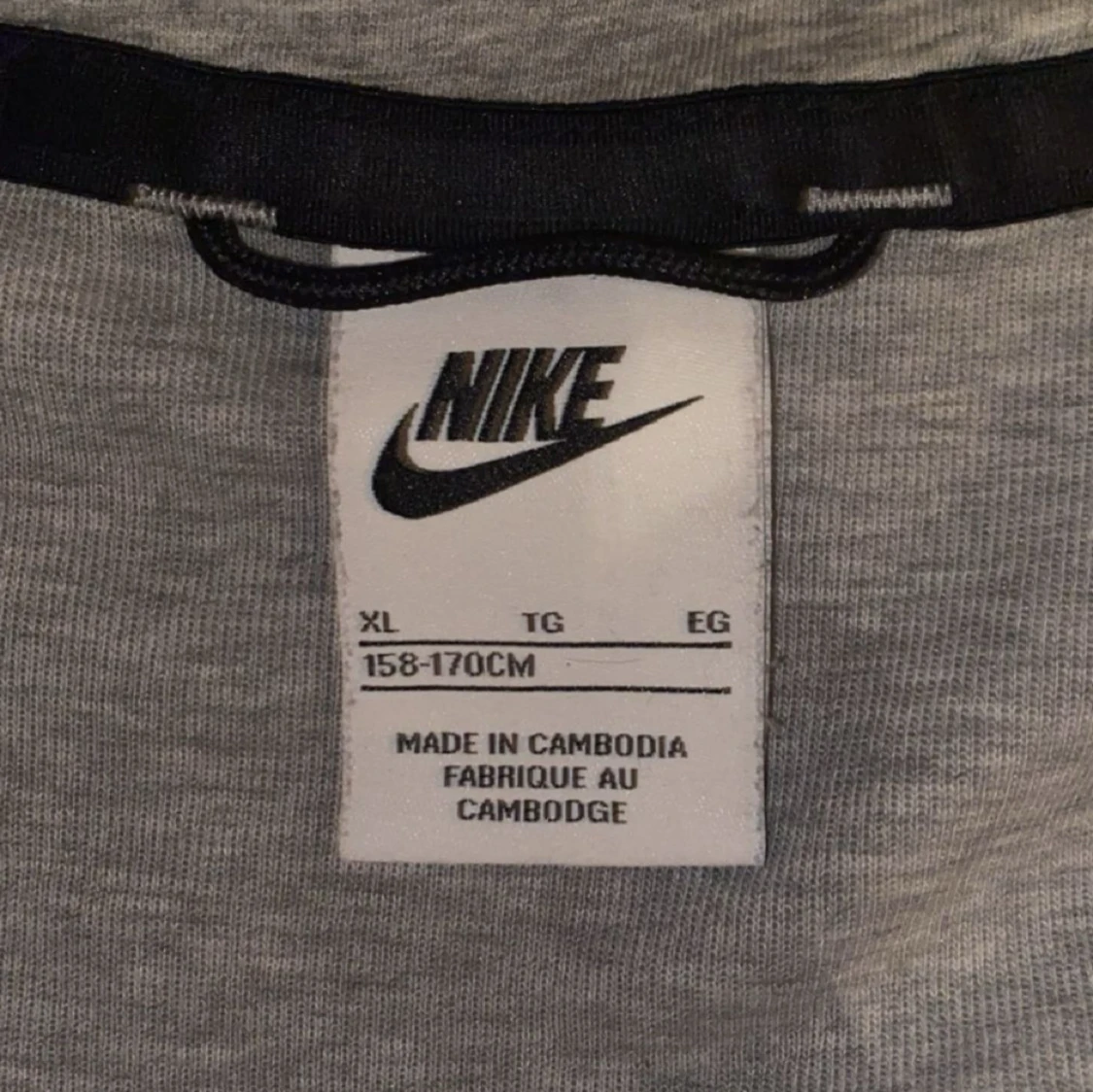 Grå nike tech fleece tröja  - 91