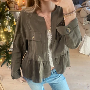 Kofta - SUPER snygg!! Tryck gärna på köp nu❤️❤️