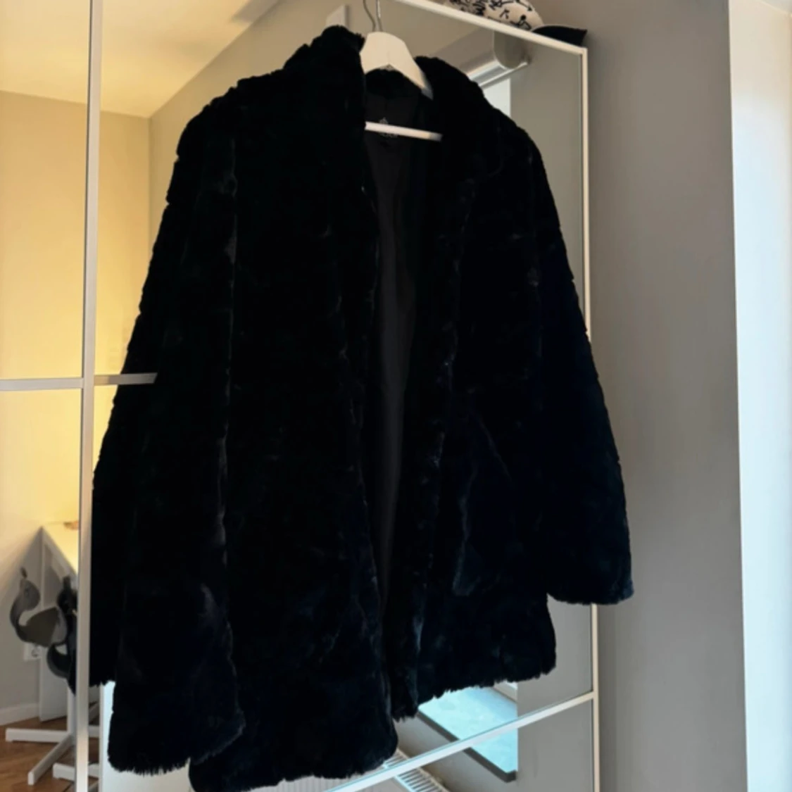 Svart pälsjacka - 90