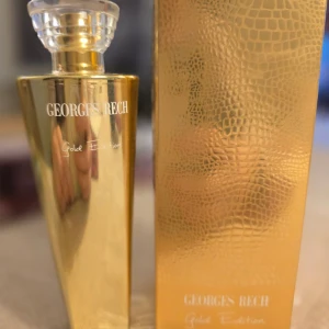 Georges Rech Gold Edition EDP 100ml - Rensar ut lite bland alla parfymer. Denna är använd 2 gånger dvs helt full (100 ml). Jättefin doft som ingen annan kommer att ha förutom du. Georges Rech. Gold Edition är en Eau de Parfum på 100 ml.