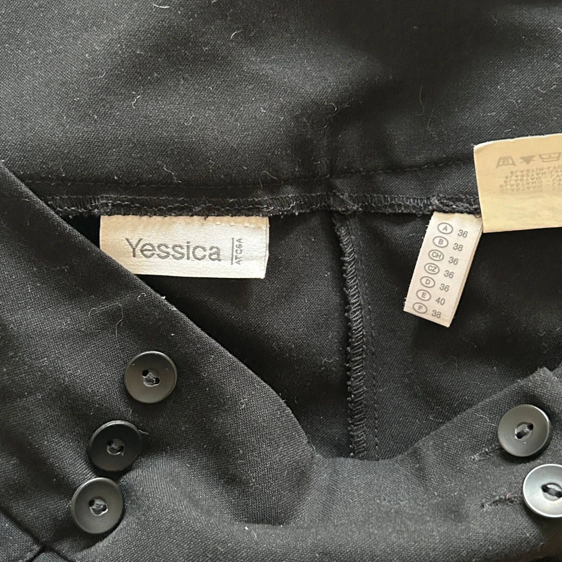 Låg/mellanmidjade kostymbyxor - 92