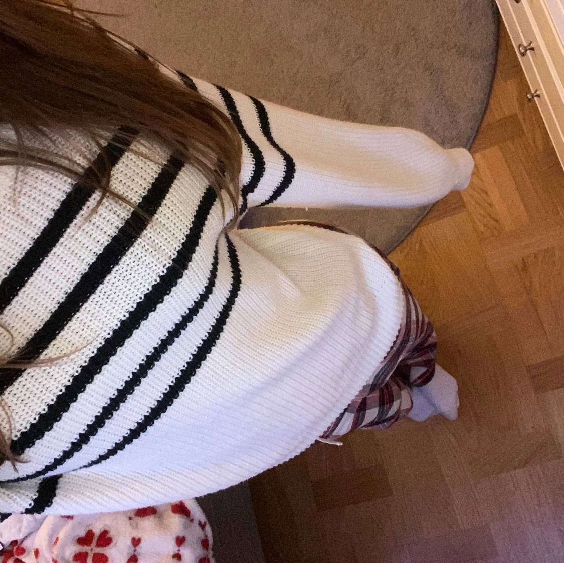 Vit och svart randig stickad tröja - 91