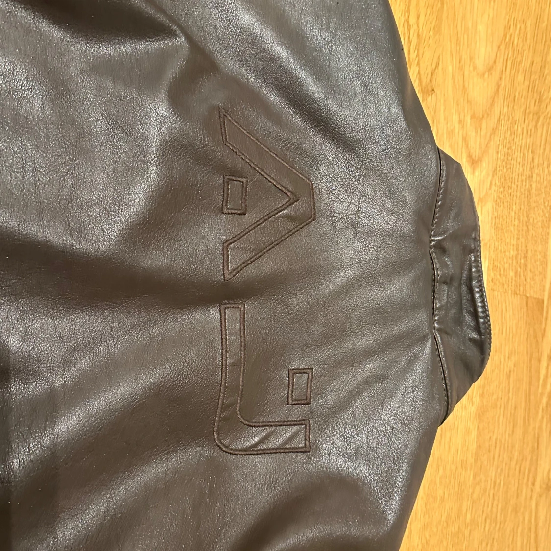 Brun skinnjacka från Armani Jeans - 90