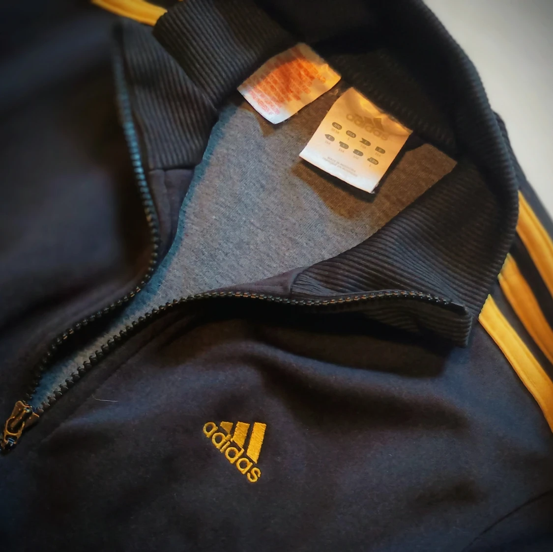 Svart träningsjacka från Adidas - 92