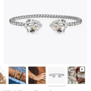 Caroline svedbom smycken  - Elegant armband och ring i silver, med två stora kristaller i ändarna. Fått i konfirmationspresent och är som nya utan defekter. Säljer då jag bytt från silver till guld🥰Säljs tillsammans, kan tänka mig att gå ner i pris. Frakt tillkommer!