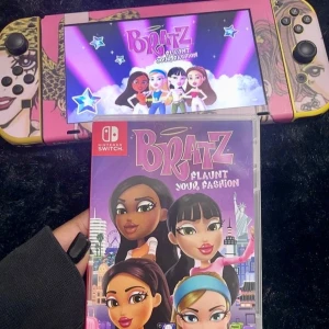Bratz: Flaunt Your Fashion till Nintendo Switch - Säljer spelet Bratz: Flaunt Your Fashion för Nintendo Switch. Spelet är i gott skick, fungerar felfritt!