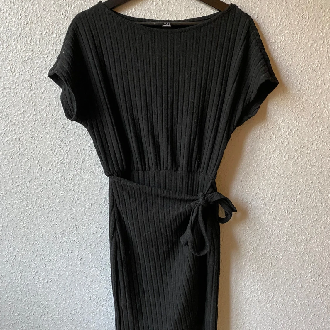 Svart ribbad klänning