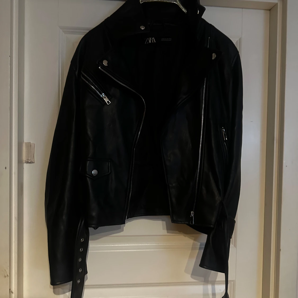 Svart skinnjacka från Zara