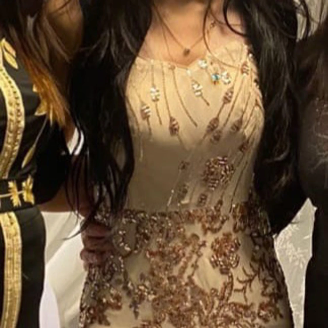 Beige långklänning med paljetter