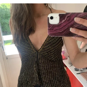 Nyårstopp, glittrig Zara topp - Säljer den populära zara toppen som jag enbart användts ett fåtal gånger. Stl S. Köpt för 399