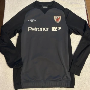 Athletic Bilbao retro träningströja - S - Umbro - Riktigt fet retro Atheltic Bilbao träningströja.  Storlek: S