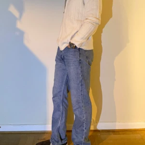 Ljusblå jeans - Ljusblå jeans från weekday storlek W31 L32