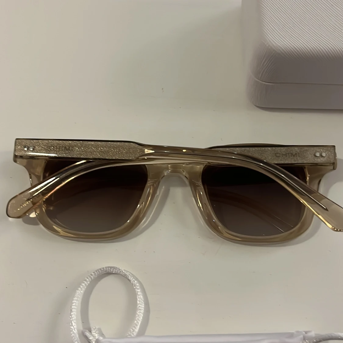 Transparenta solglasögon från Chimi - 90